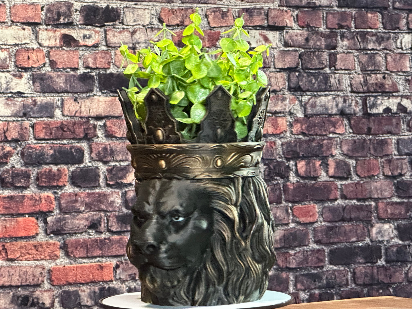 Royal Lion Planter – Decorative Crowned Lion Head Pot