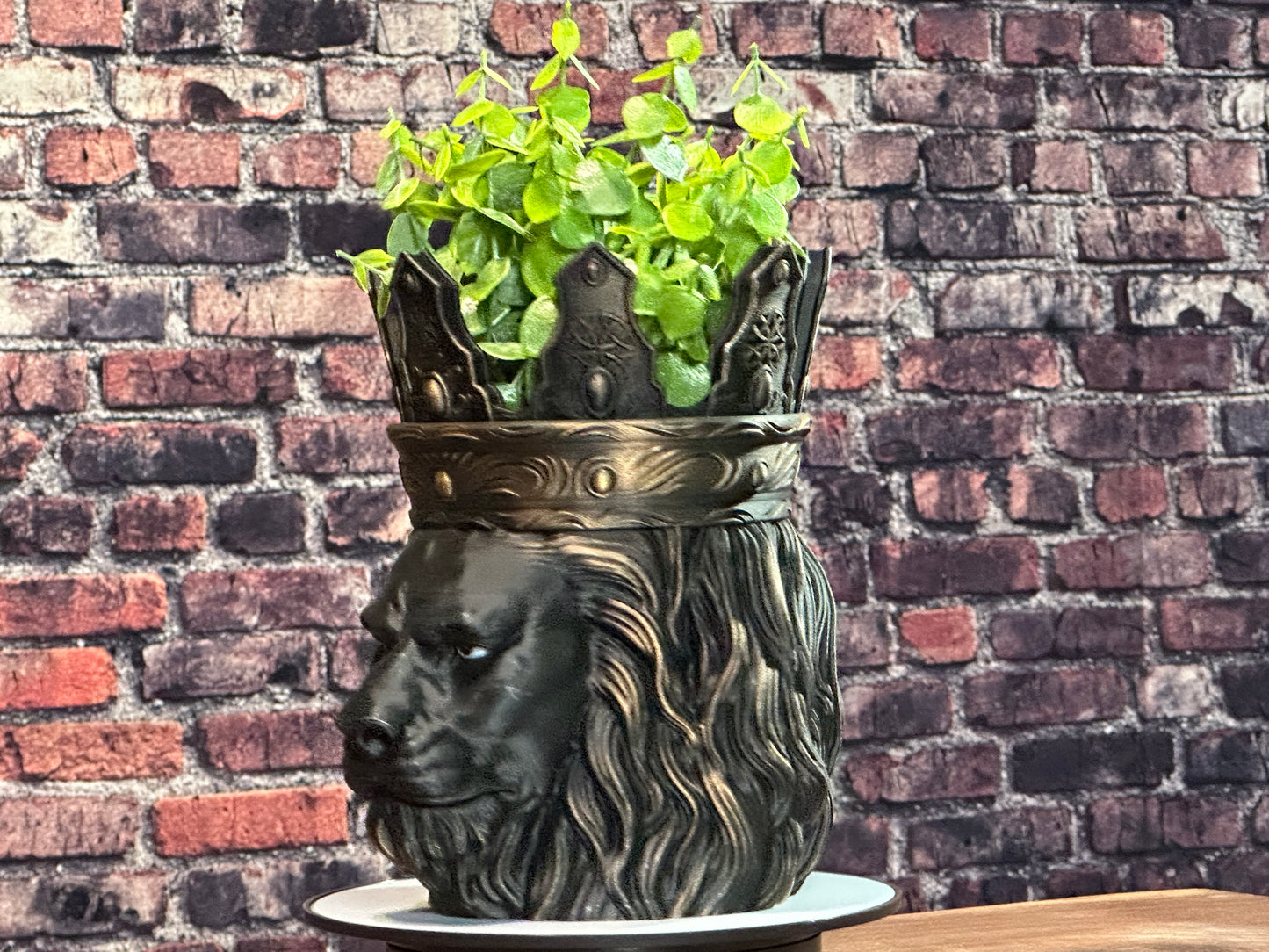Royal Lion Planter – Decorative Crowned Lion Head Pot