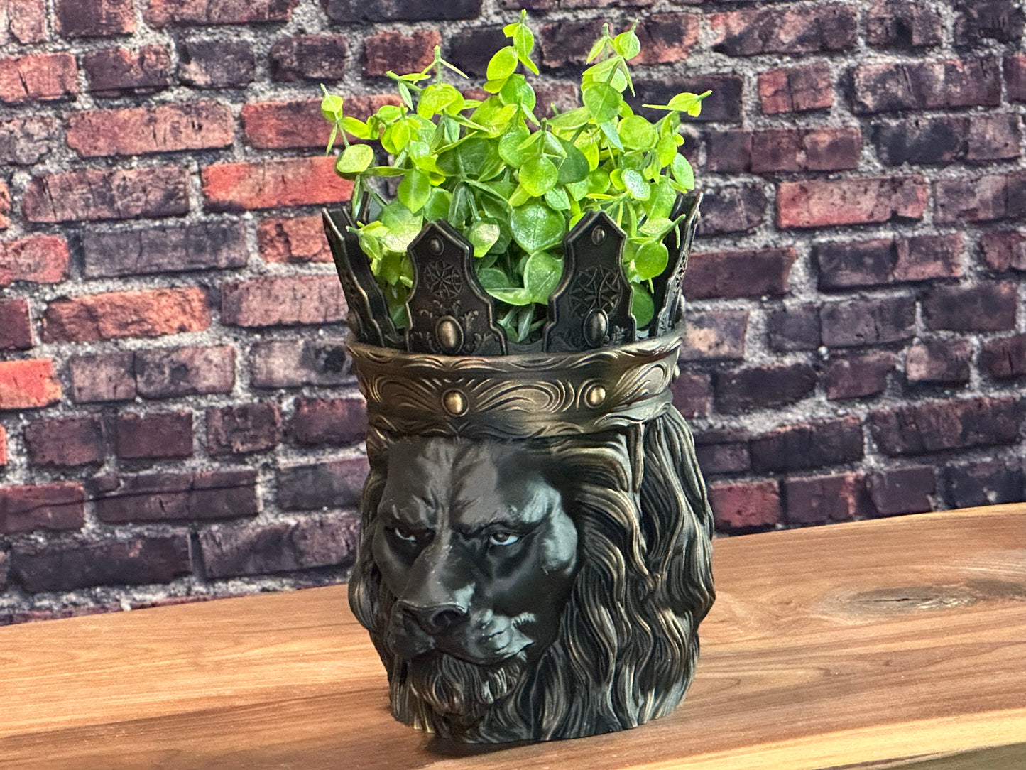 Royal Lion Planter – Decorative Crowned Lion Head Pot