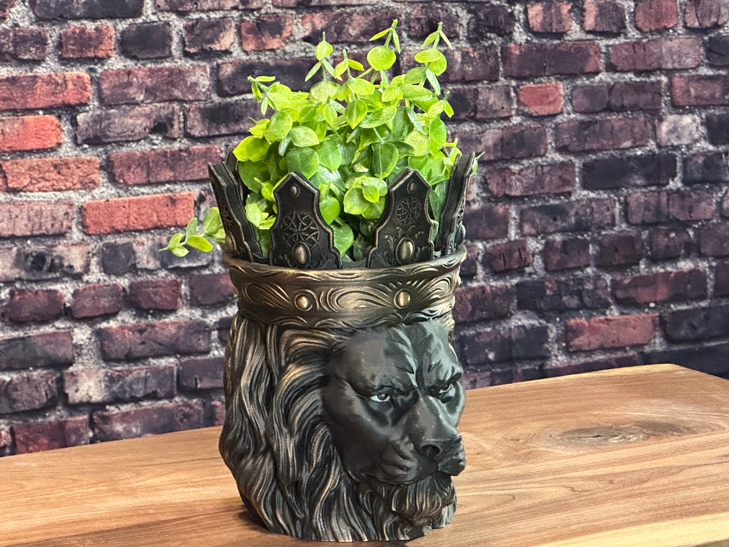 Royal Lion Planter – Decorative Crowned Lion Head Pot